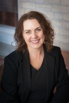 Portrait of Amanda Roffey.